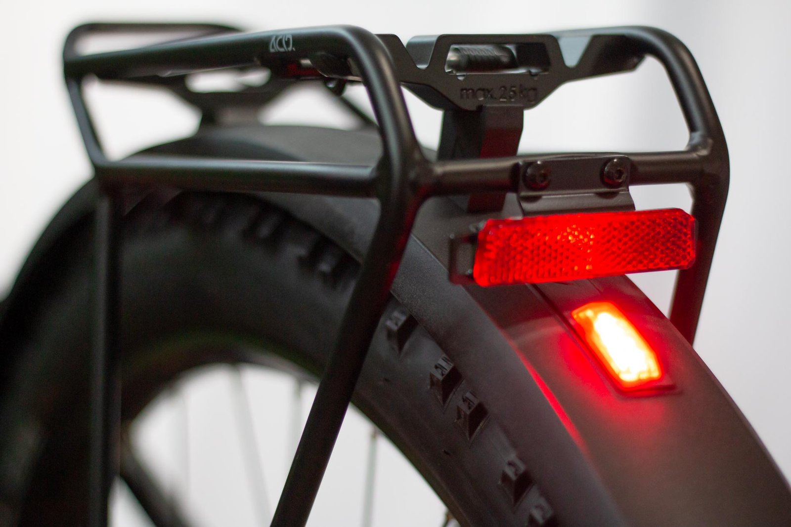 Bicicleta elétrica de montanha com suspensão total - Imagen 9